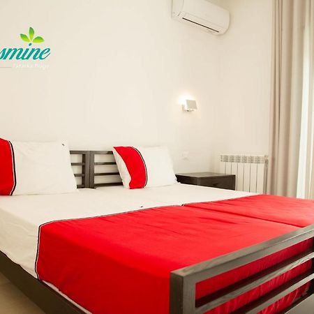 Diar Yasmine Hotel Tazarka ภายนอก รูปภาพ